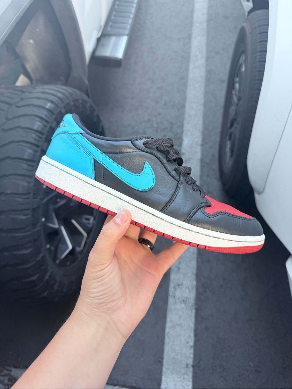 Jordan retro 1 low unc to chi